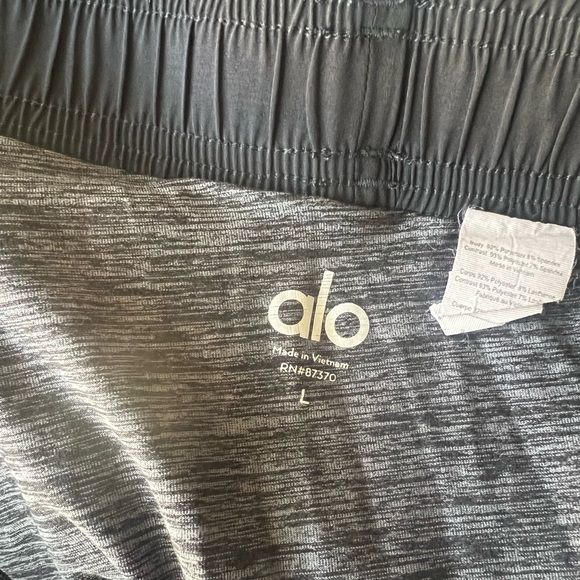 Alo Yoga Men’s Stability 2-in-1 Shorts & Tights - Picture 8 of 8